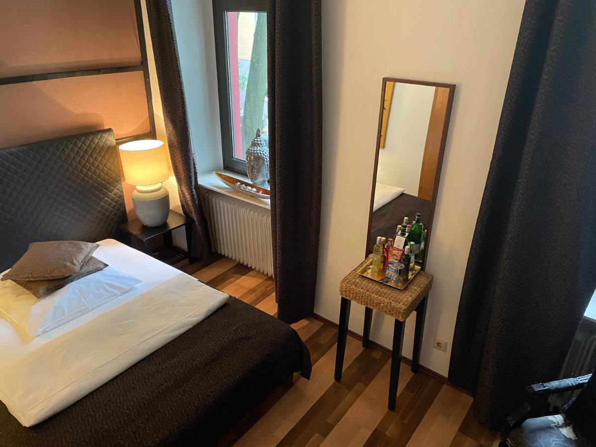 Hotel Am Volksgarten Düsseldorf Esterno foto
